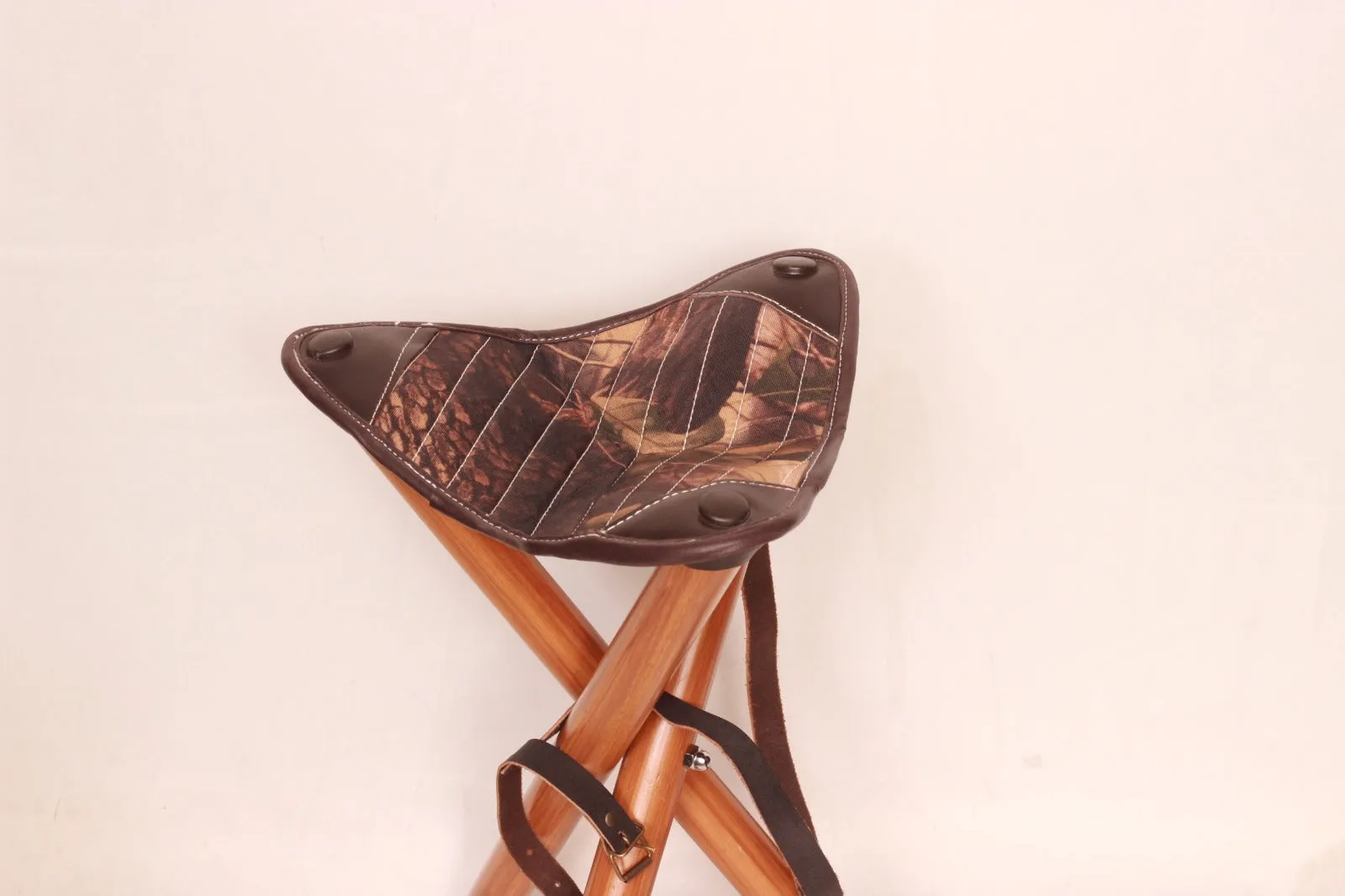 Foldable Tripod Leather Hunting Stool with Cordura and Wooden