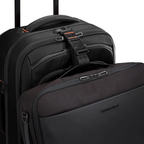 International 21" Carry On Expandable Spinner - ZXU121SPX